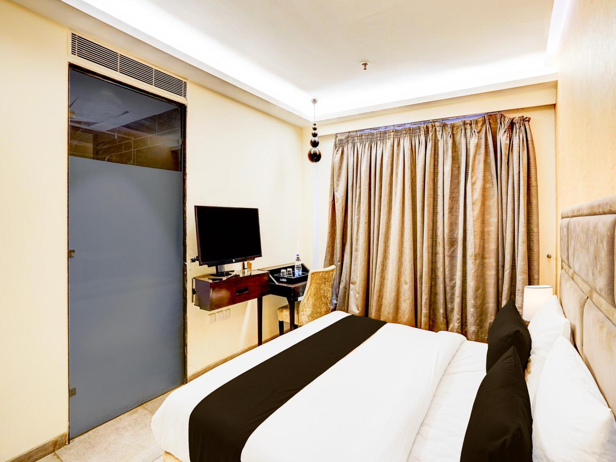 Super Townhouse Pitampura West Enclave Hotel Delhi  Exterior photo