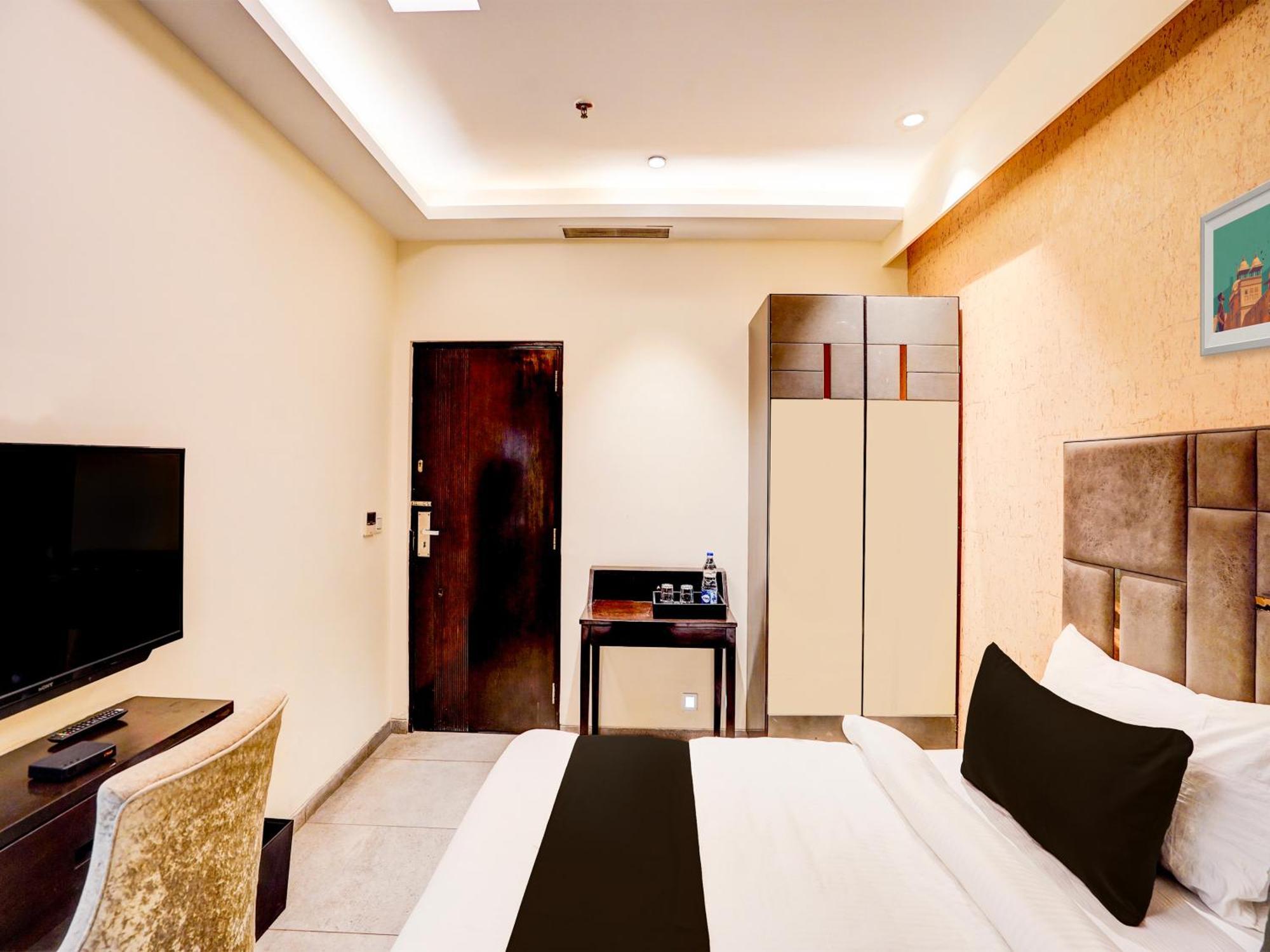 Super Townhouse Pitampura West Enclave Hotel Delhi  Exterior photo